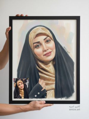 نقاشی چهره زن جوان چادری خندان با مداد رنگی