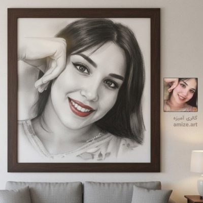 طراحی چهره زن جوان خندان سیاه قلم